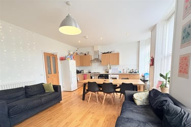 5 bed flat, Belle Grove Terrace, Spital Tongues, Newcastle, NE24LL - Image 2